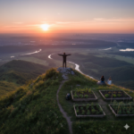 Esperienze di Vita e Realizzazione Personale. Rappresenta una persona che è realizzata.