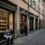 Foto: Negozianti disperati davanti ai loro negozi dagli scaffali poco riforniti. Chi seduto coon i conti in mano, chi in piedi. La via è vuota. Effetto farfalla in economia