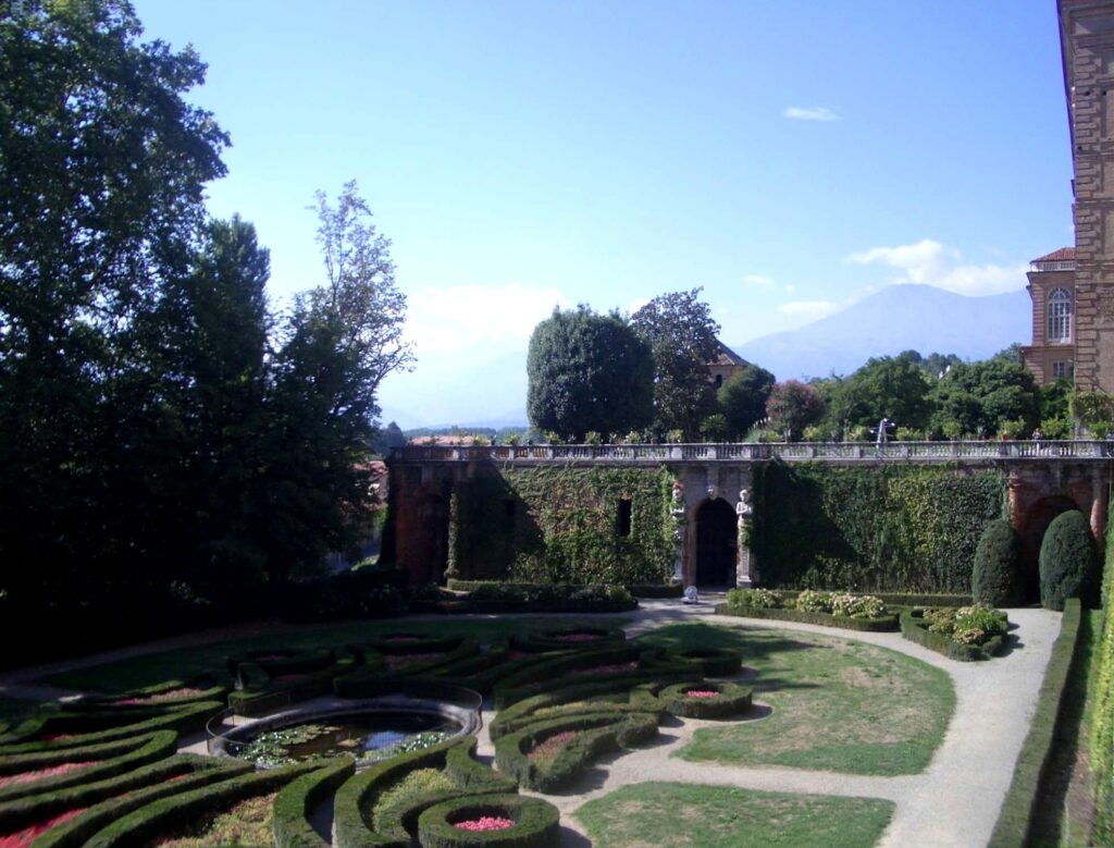 Residenza Sabauda di Agliè: un viaggio nella storia dei Savoia. Parco Interno.